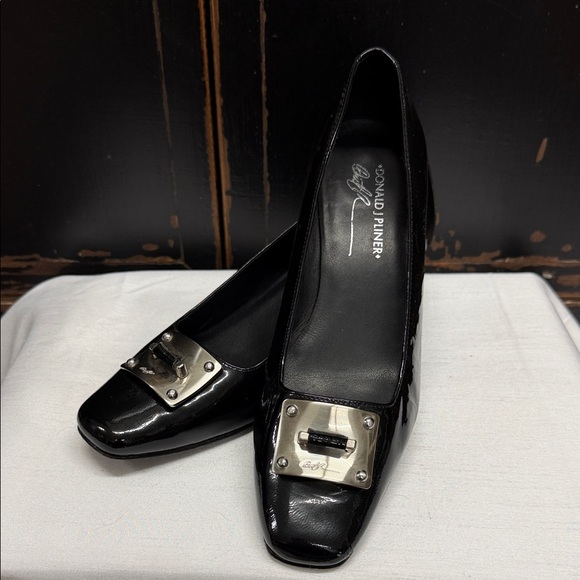 Donald J. Pliner Shoes - Donald J. Pliner Black Flats with Silver Accent